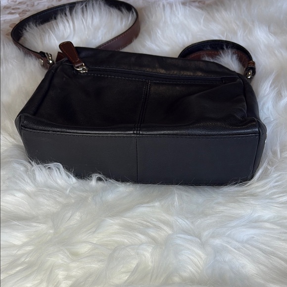 Vintage Timeless Black and Brown Leather Crossbody Bag - Picture 4 of 7